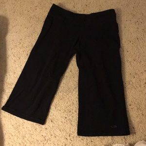 BLACK CHAMPION CROPPED YOGA PANTS